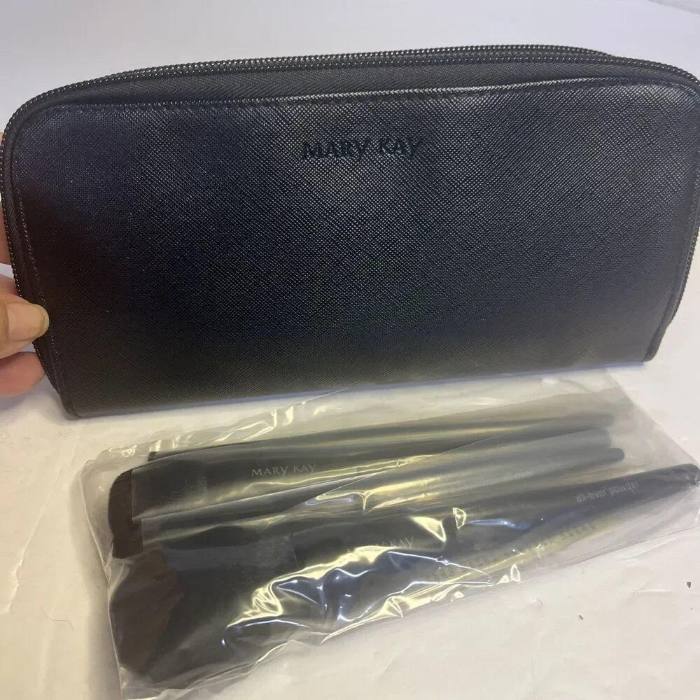 MARY KAY ESSENTIAL BRUSH COLLECTION SET 5 FULL SIZE MAKEUP BRUSHES ZIP UP CASE